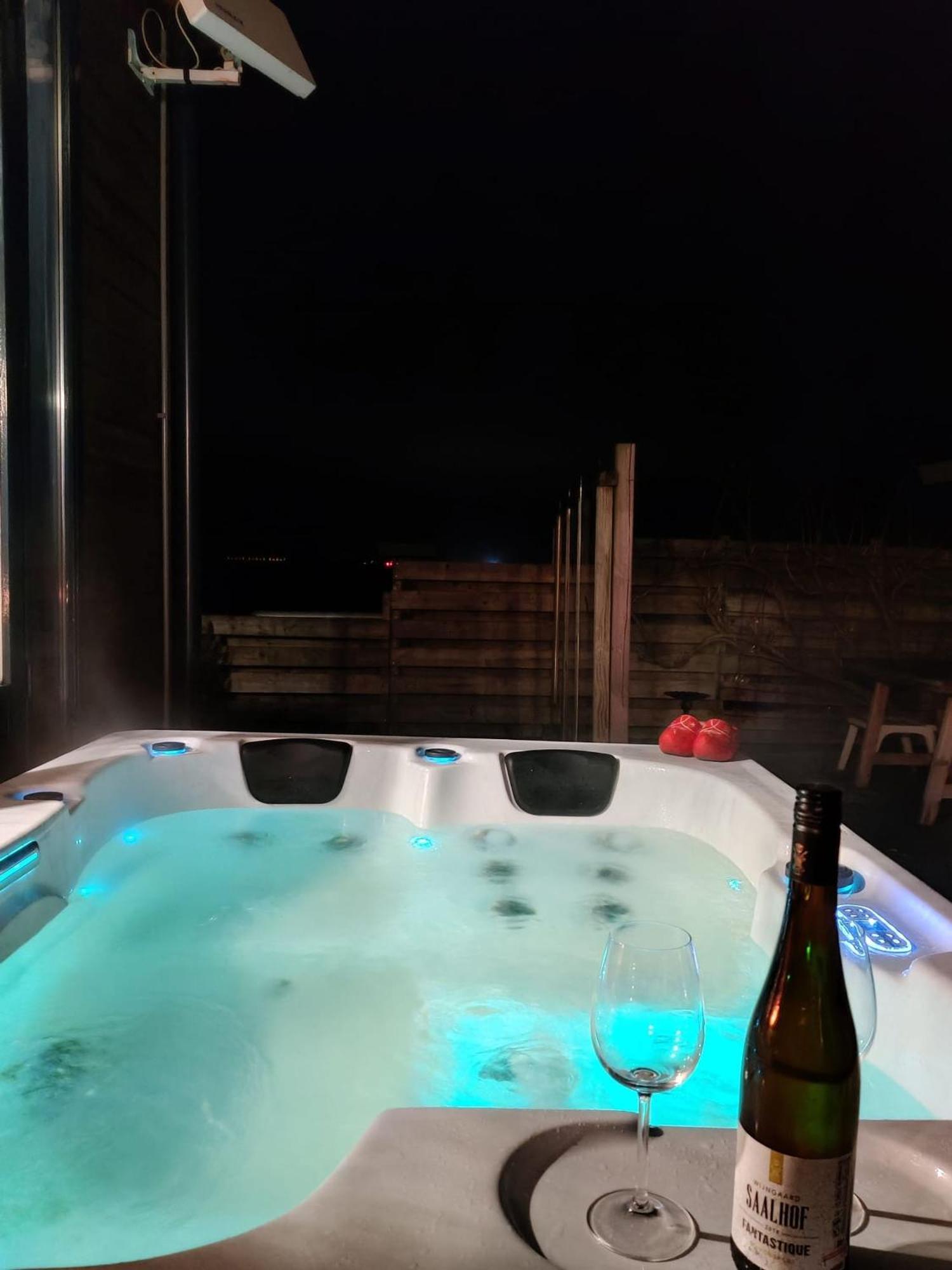 Lakeview 6 Pers Holiday Home Aurora With Fenced Garden, Whirlpool And Sauna Anjum Kültér fotó